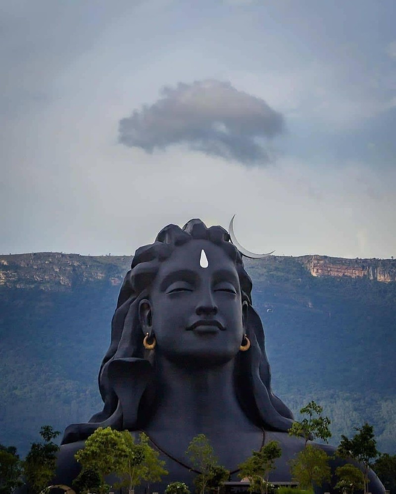 Статуя женщины с головой из волос (mahadev, махакал, mahakal, шива, shiva)