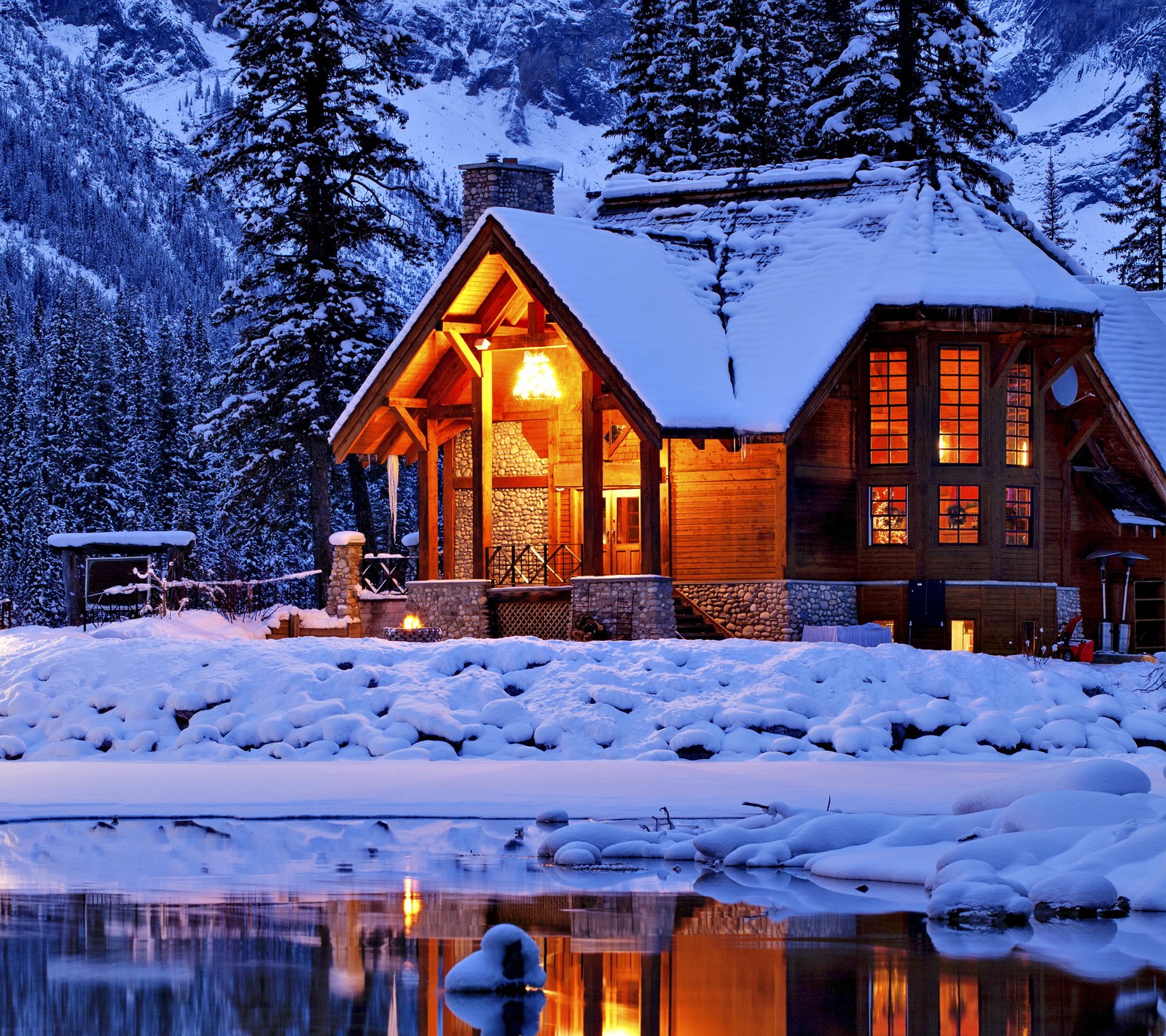 Téléchargez le fond d'écran bleu, maison, lac, montagne, neige