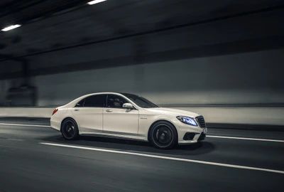 Mercedes S63 AMG в движении: роскошь встречает производительность