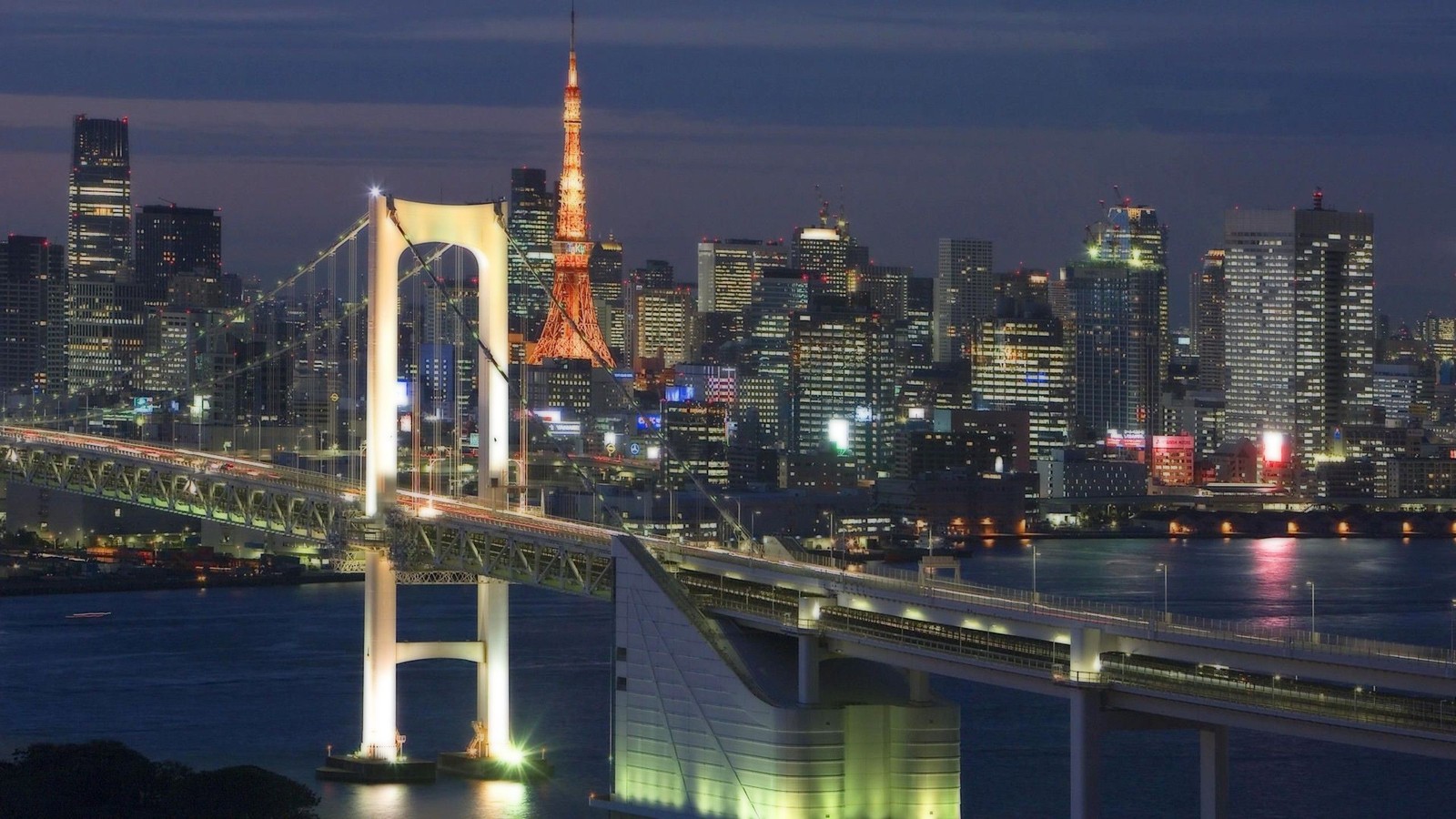 Vista árabe de uma ponte com uma cidade ao fundo (torre de tóquio, tokyo tower, ponte arco íris, ponte, paisagem urbana)