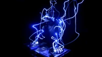 Elektronischer DJ in einer dunklen Atmosphäre mit Neonlichtspuren