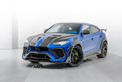 Mansory Lamborghini Urus в ярком синем и черном отделке