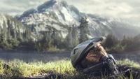 O capacete do Master Chief em uma paisagem montanhosa serena