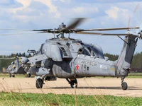 Helicóptero militar ruso en acción: Mi-28 rotorcraft en la pista