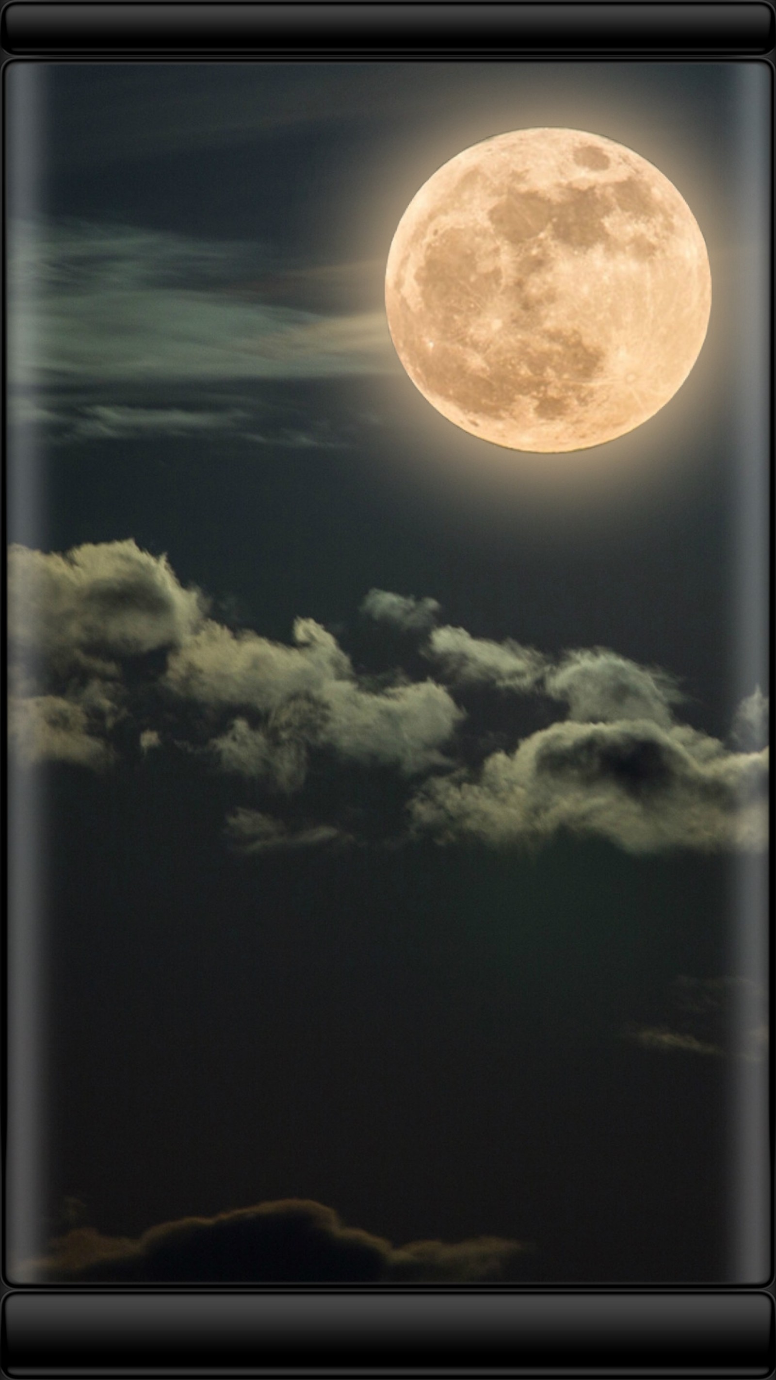 Vue aérienne d'une pleine lune avec des nuages dans le ciel (beauté, nuages, obscurité, style de bord, lune)