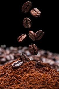 Diamantes negros elegantes con rica esencia de café