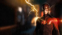 Grant Gustin como The Flash en medio de un dramático fondo de relámpagos, encarnando la esencia de los superhéroes de DC Comics.