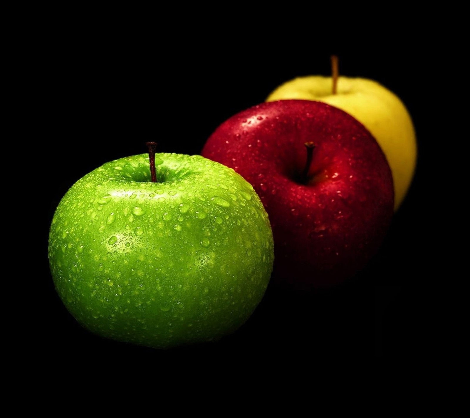 There are three apples that are sitting next to each other (apples, other)