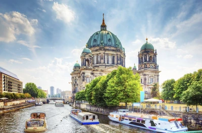 Catedral de Berlín: Un impresionante ejemplo de arquitectura bizantina a lo largo de la vía fluvial