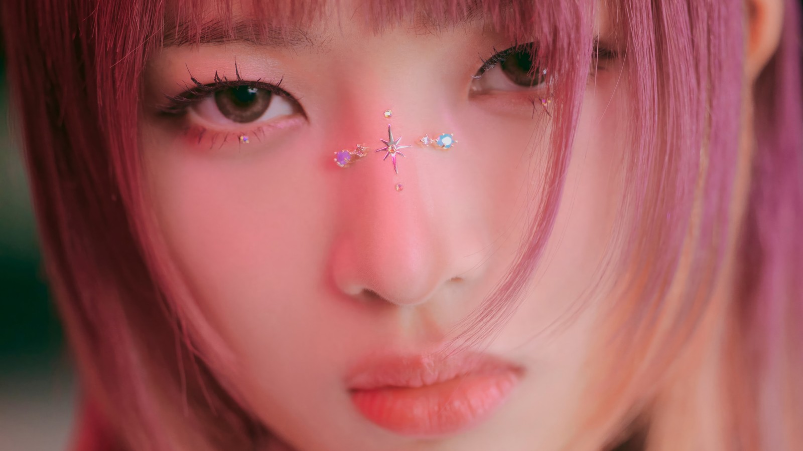 A close up of a woman with a nose piercing and a nose ring (rei, 레이, naoi rei, 直井れい 나오이 레이, ive)