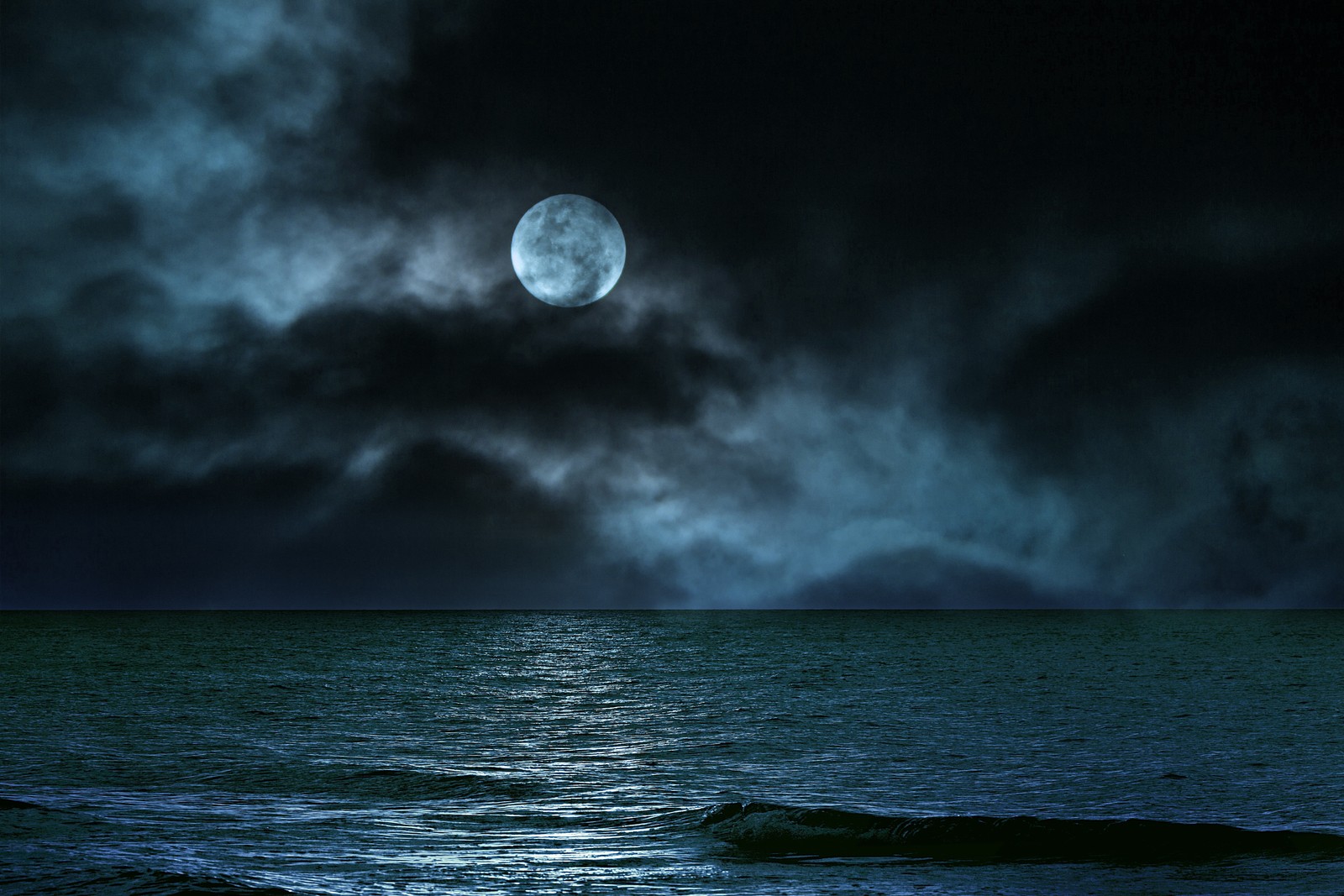 A dark sky with a full moon and a body of water (moon, seascape, night, clouds, ocean)