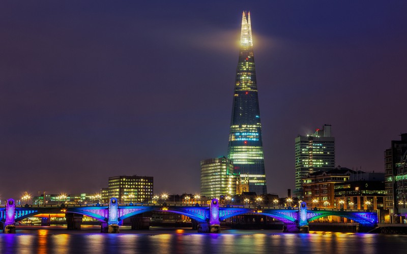 Вид на мост через реку с городом на заднем плане (шард, the shard, небоскреб, достопримечательность, город)