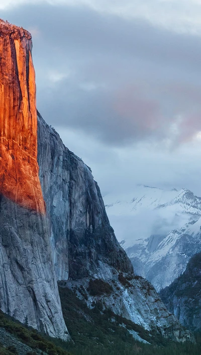 El Capitan al atardecer: Un paisaje majestuoso de Yosemite