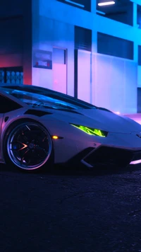 Lebendiger Lamborghini Huracán mit Neonakzenten in urbaner Umgebung