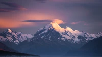 Lueur du coucher de soleil sur le Mont Cook enneigé, Nouvelle-Zélande