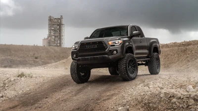 Camion Toyota Hilux sur terrain accidenté sous un ciel nuageux