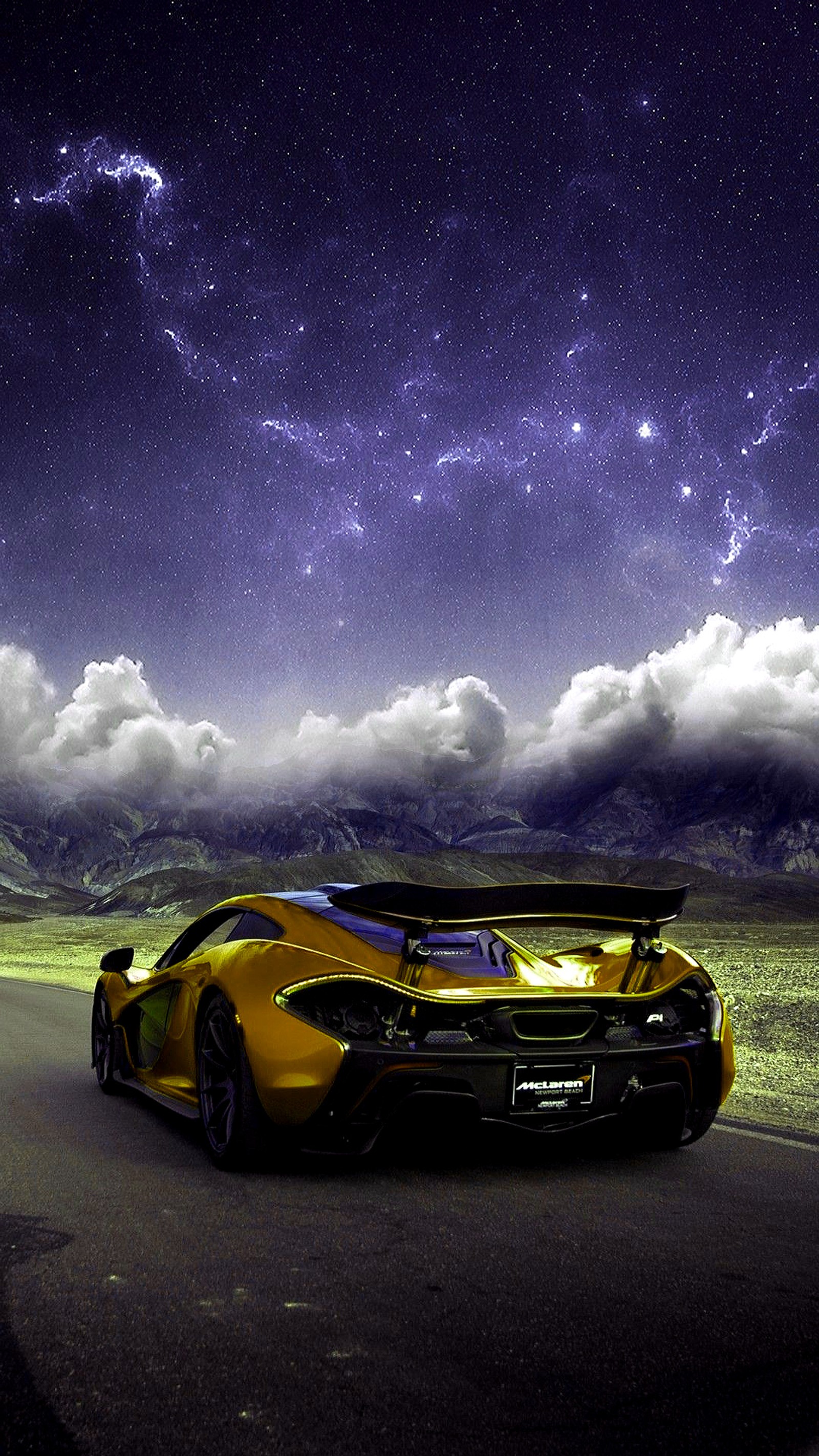 Um carro esportivo amarelo dirigindo em uma estrada no meio de um campo (carro, super, atrás, estrelas, estrada)