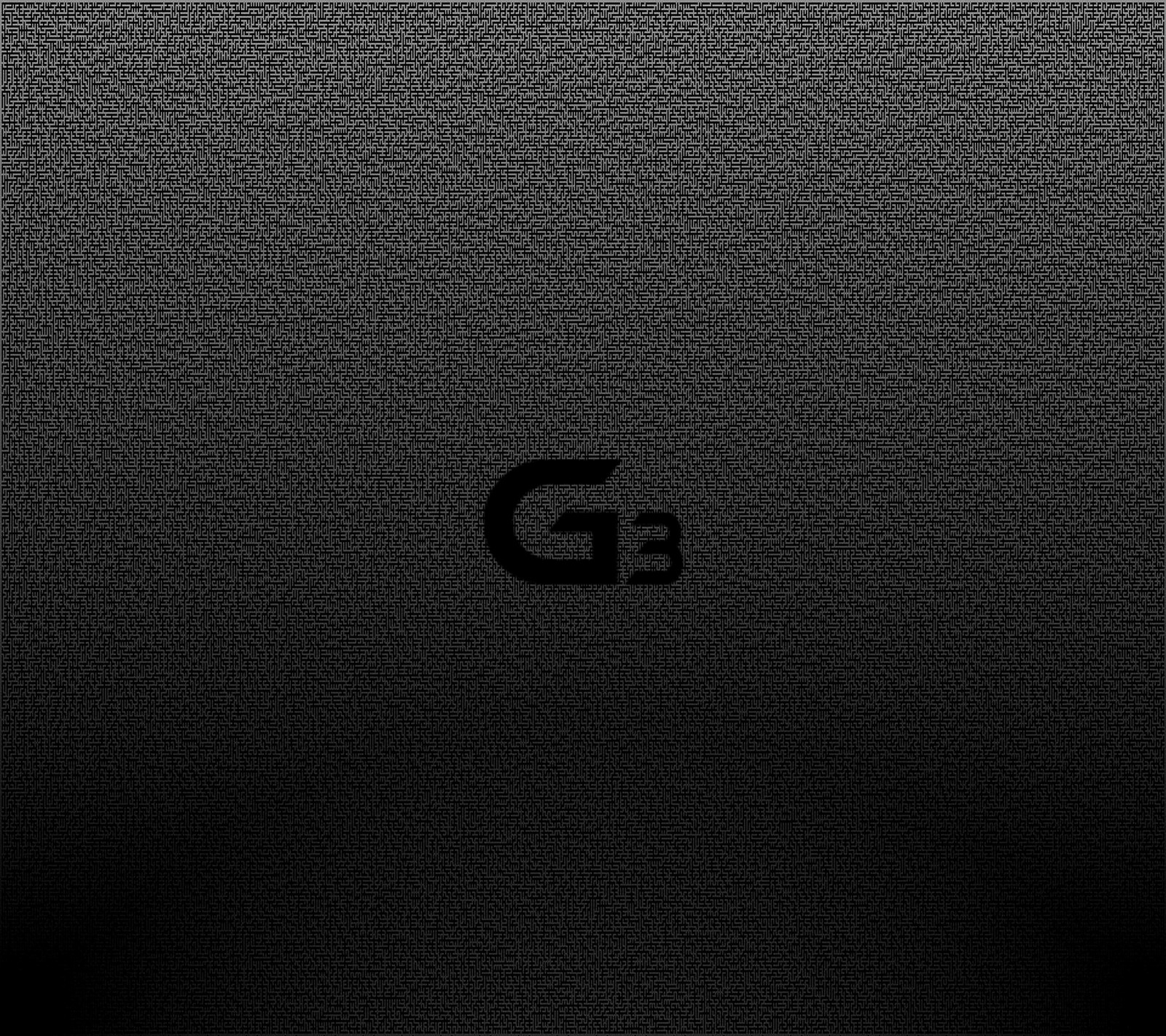 Un primer plano de un logo en blanco y negro sobre una superficie negra (g3, logotipo)