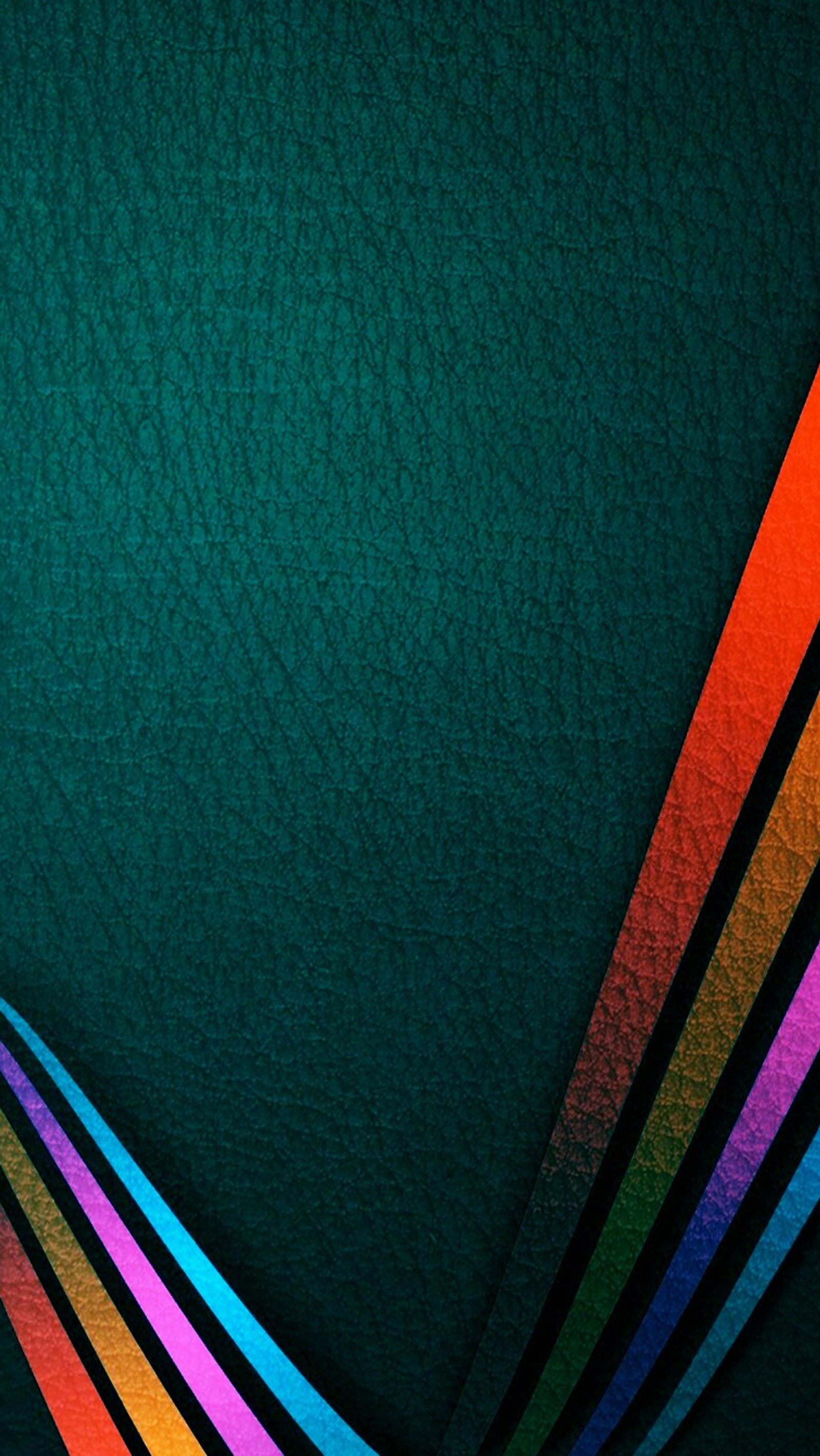 A close up of a colorful ribbon on a green background (choza, con acento en la ultima i, vistin)