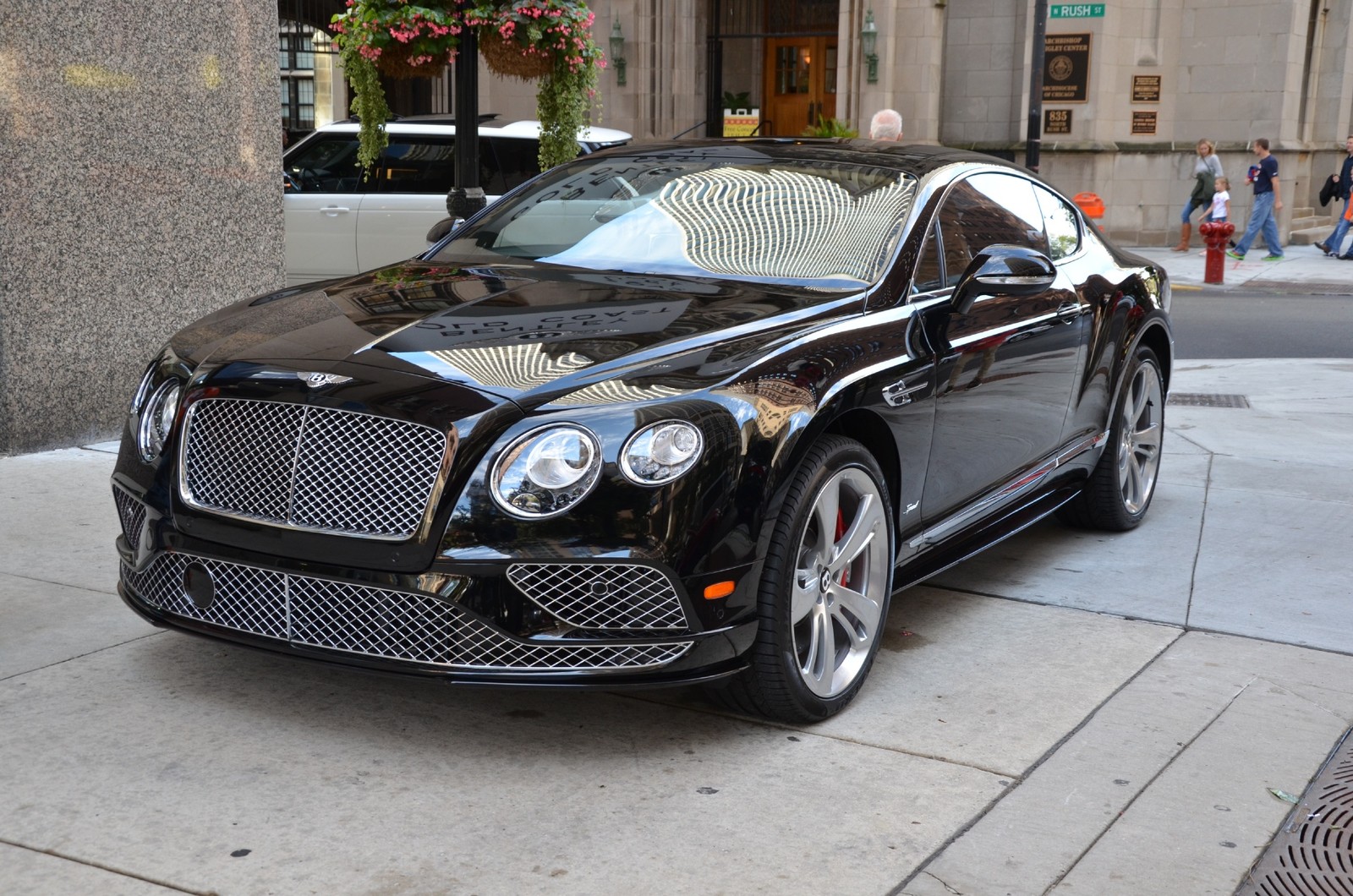 Arafed bentley car parked on the side of the street (car, bentley continental gt, bentley, bentley continental gtc, personal luxury car)