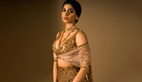 Khushi Kapoor en elegante vestimenta tradicional: un retrato impresionante