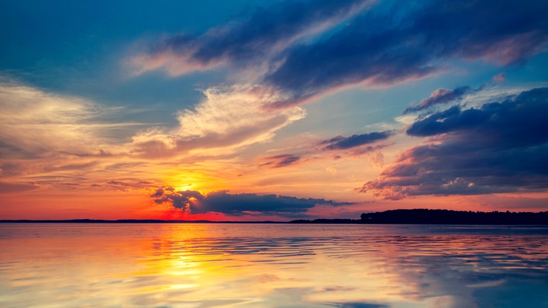 Вид на закат над водоемом с облаками (lake mendota, закат, висконсин, wisconsin, сумерки)