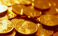 Moedas de ouro radiantes empilhadas em detalhe macro