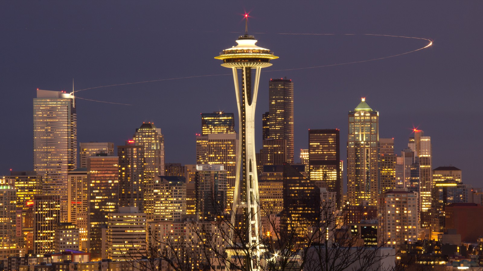 Arafed view of the space needle and the city skyline at night (seattle, space needle, city, cityscape, skyline)