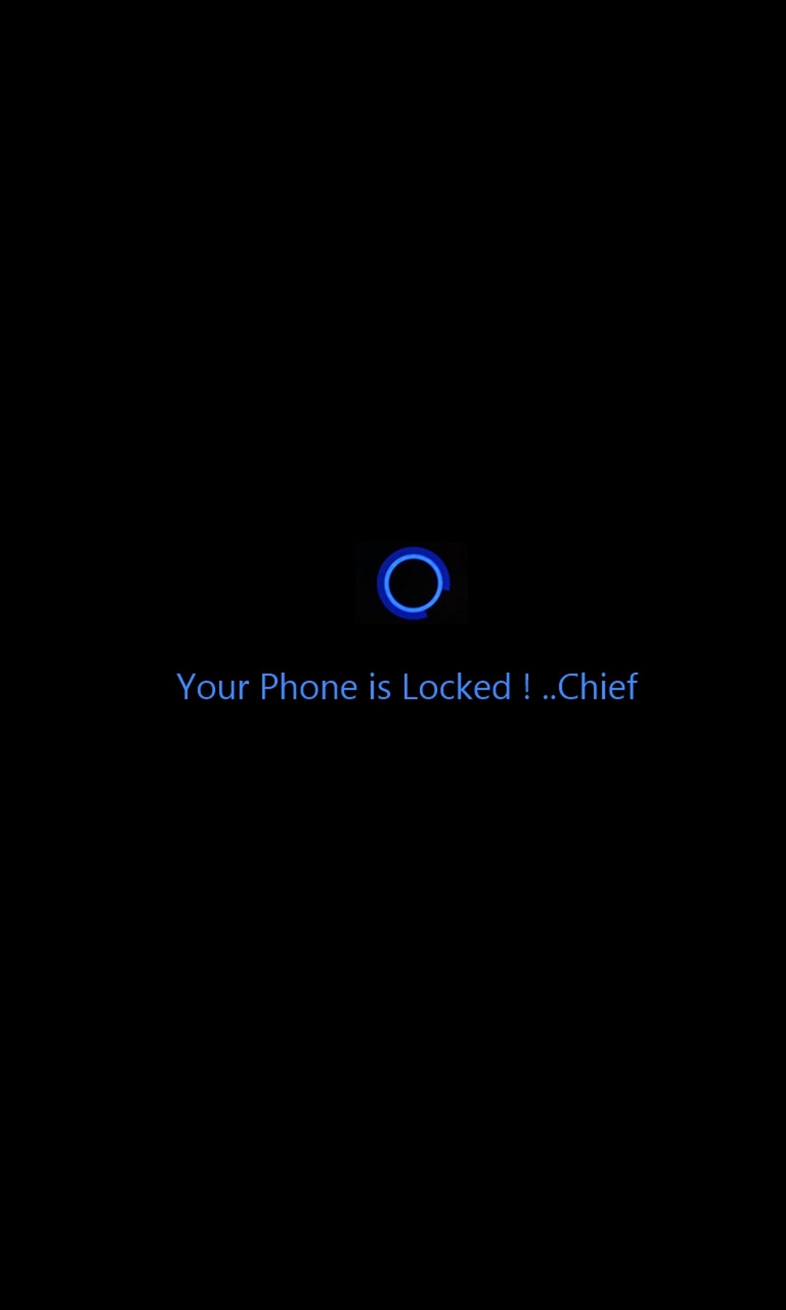 Um close de um celular com um círculo azul nele (cortana, trancado, lumia)