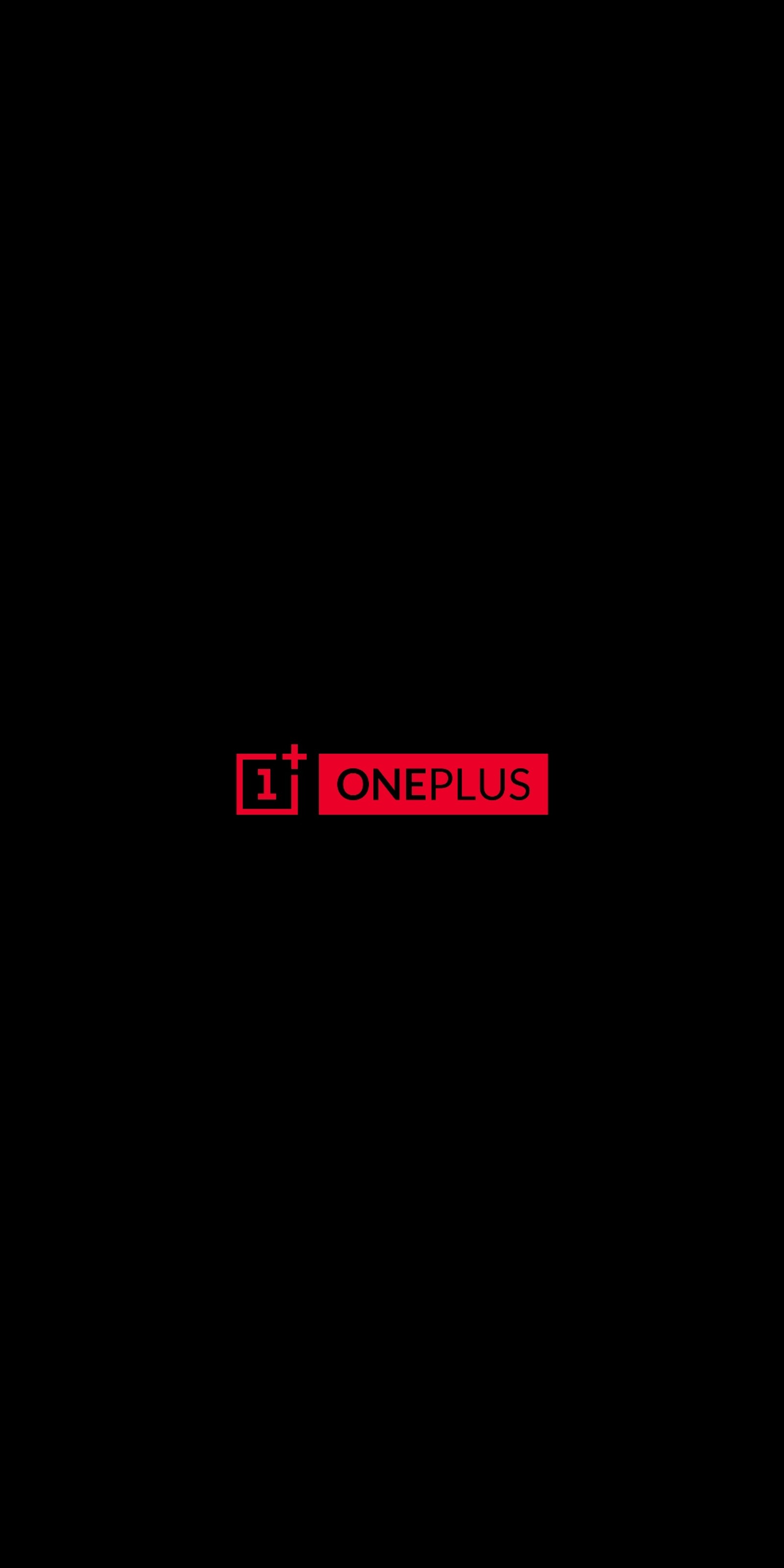 Близкий план логотипа oneplus на черном фоне (black oneplus onepluslogo, логотип, телефон)