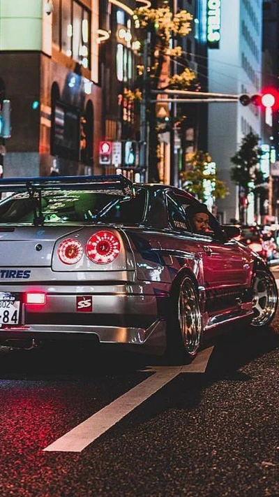 Ikonischer Nissan GTR Skyline in urbaner Nachtlandschaft