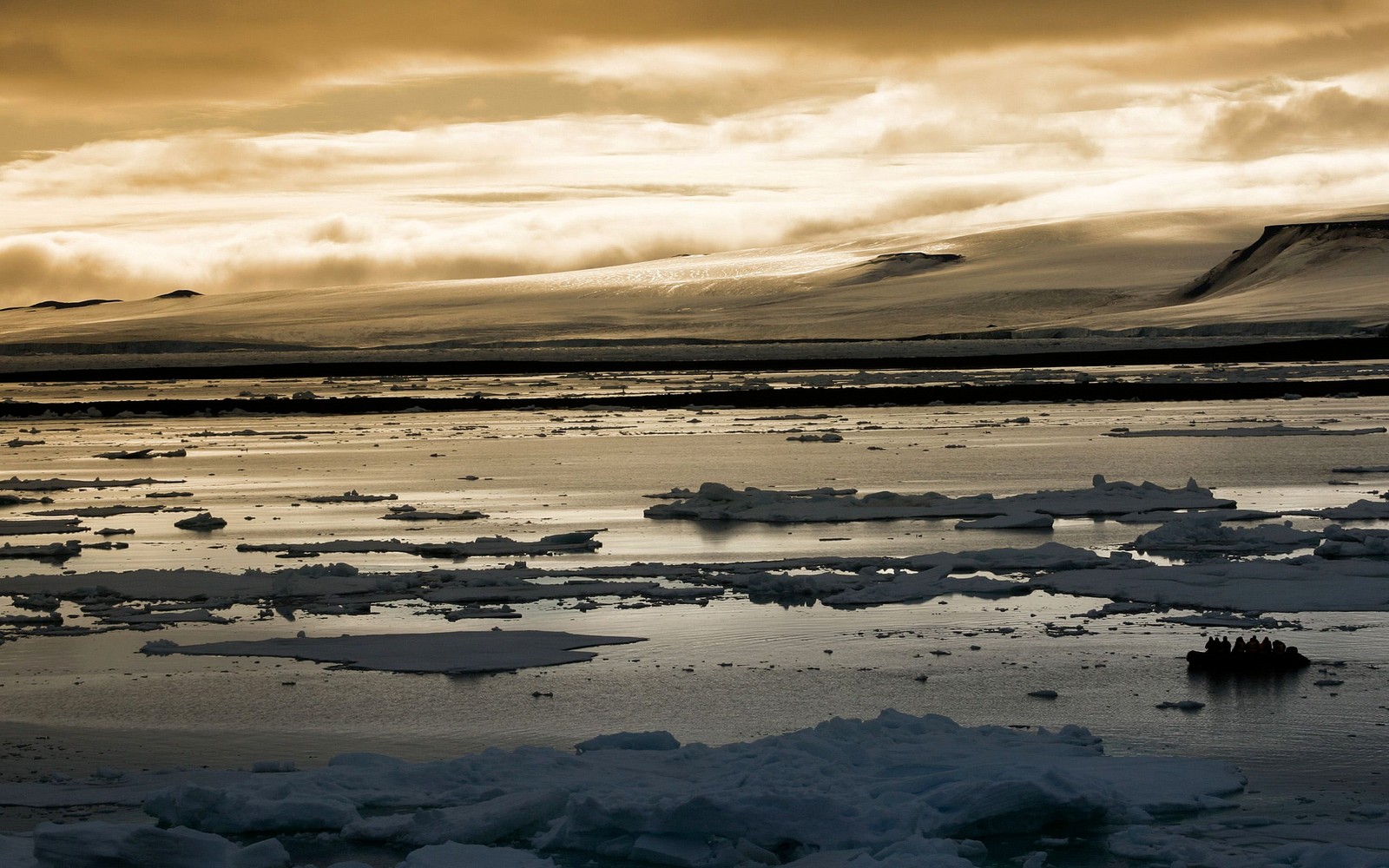 Arafed boat in the water with ice floating on the water (reflection, water, cloud, horizon, sea)