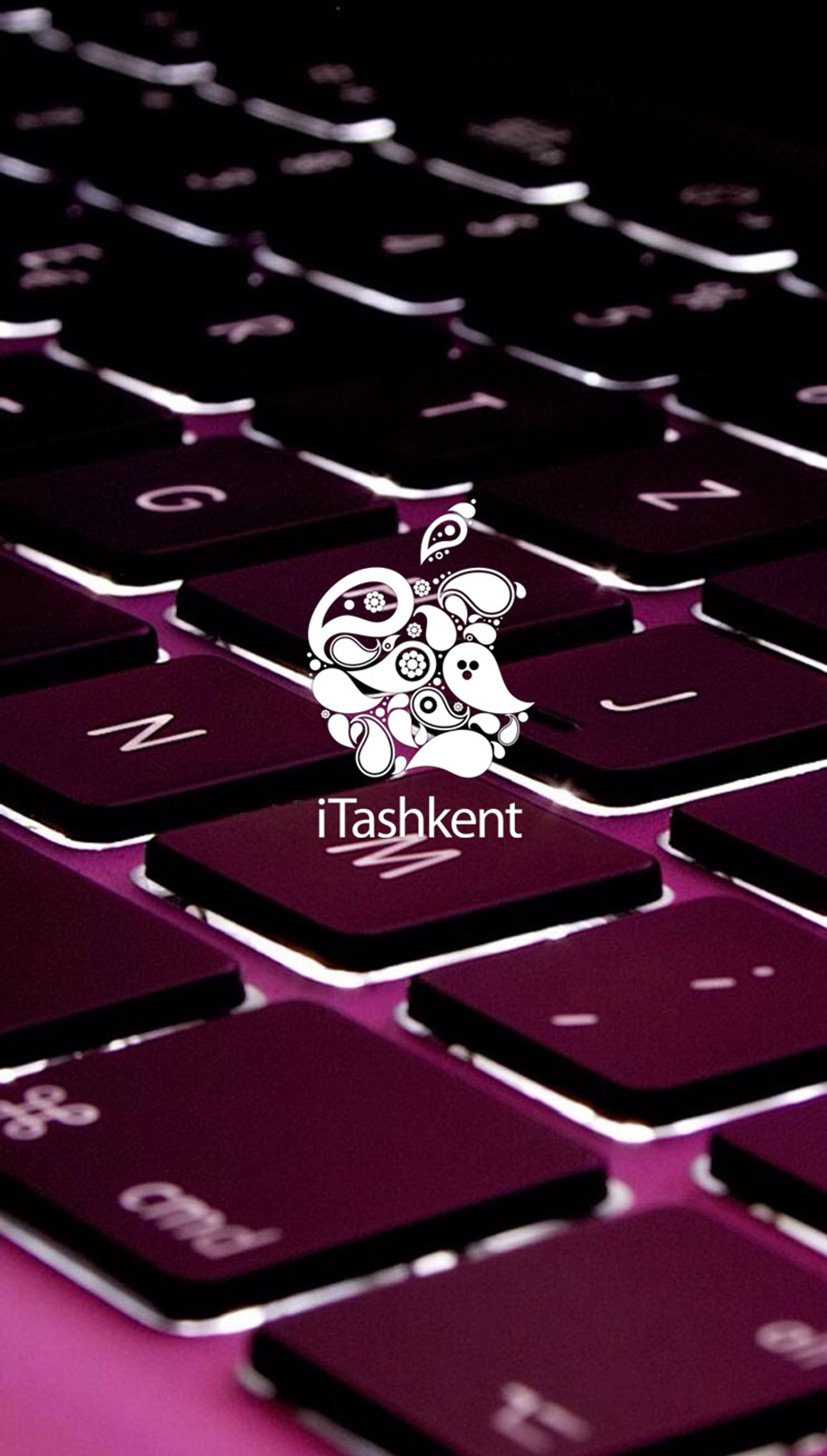 Clavier violet avec un logo blanc sur fond noir (pomme, iphone 5s, tachkent, itashkent)