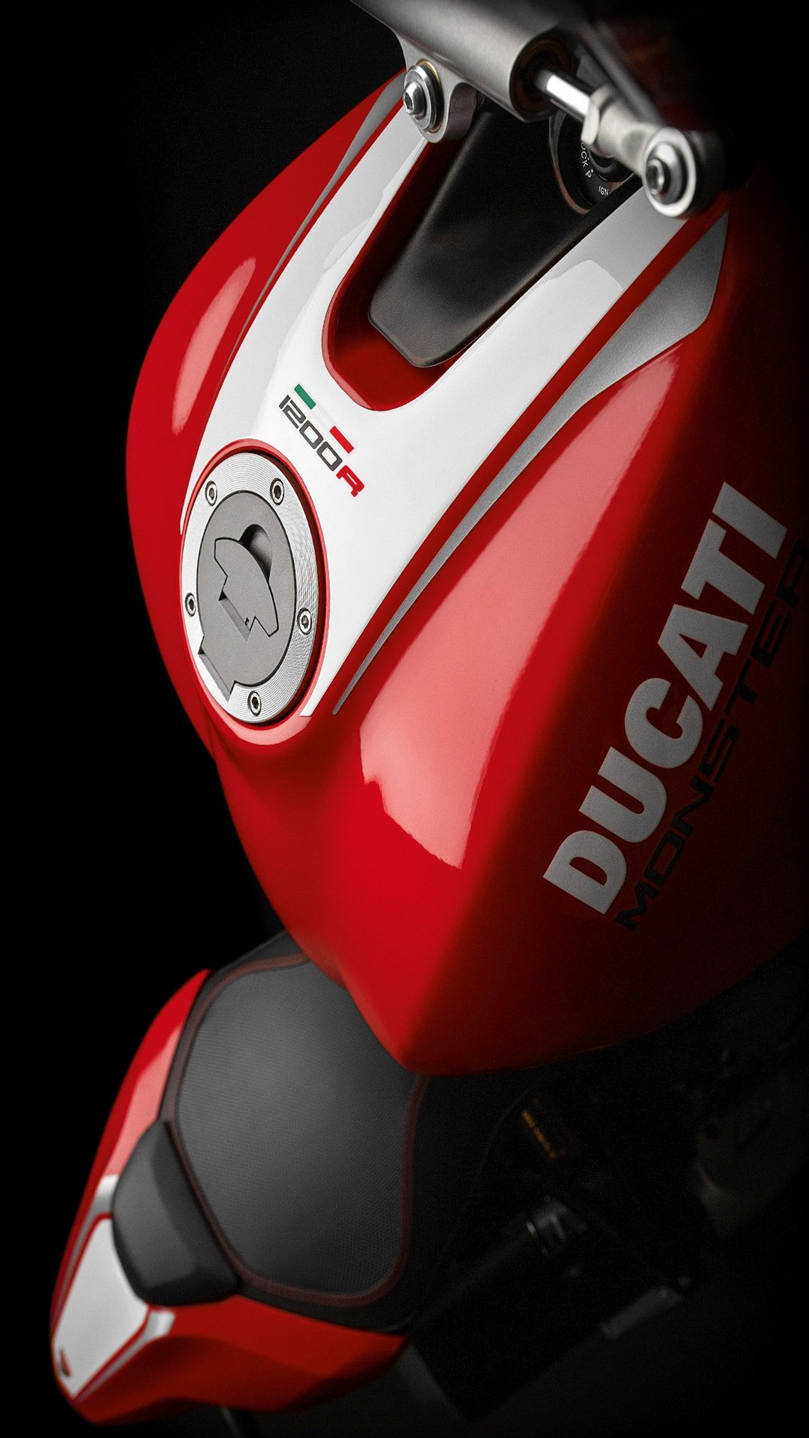 Moto ducati com pintura vermelha e branca (ducati, monstro)