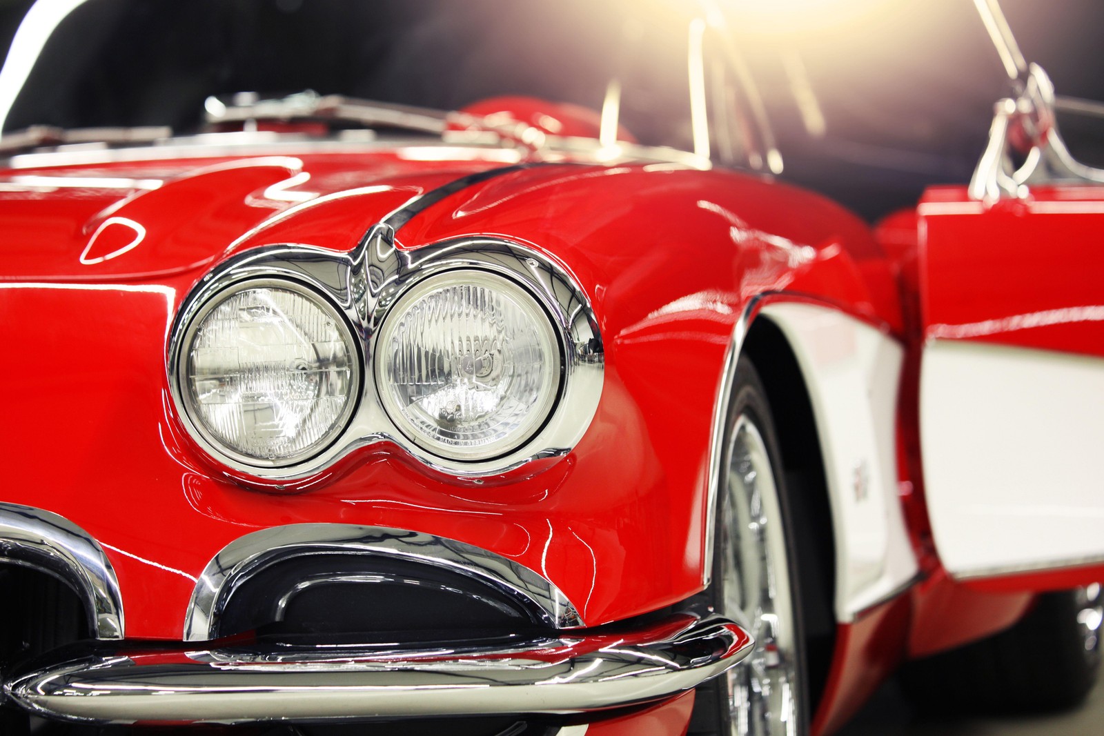 A close up of a red car with a white stripe on the front (chevrolet corvette, car, general motors, red, classic car)