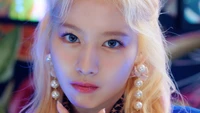 Minatozaki Sana: Fesselnde Eleganz im K-Pop-Stil