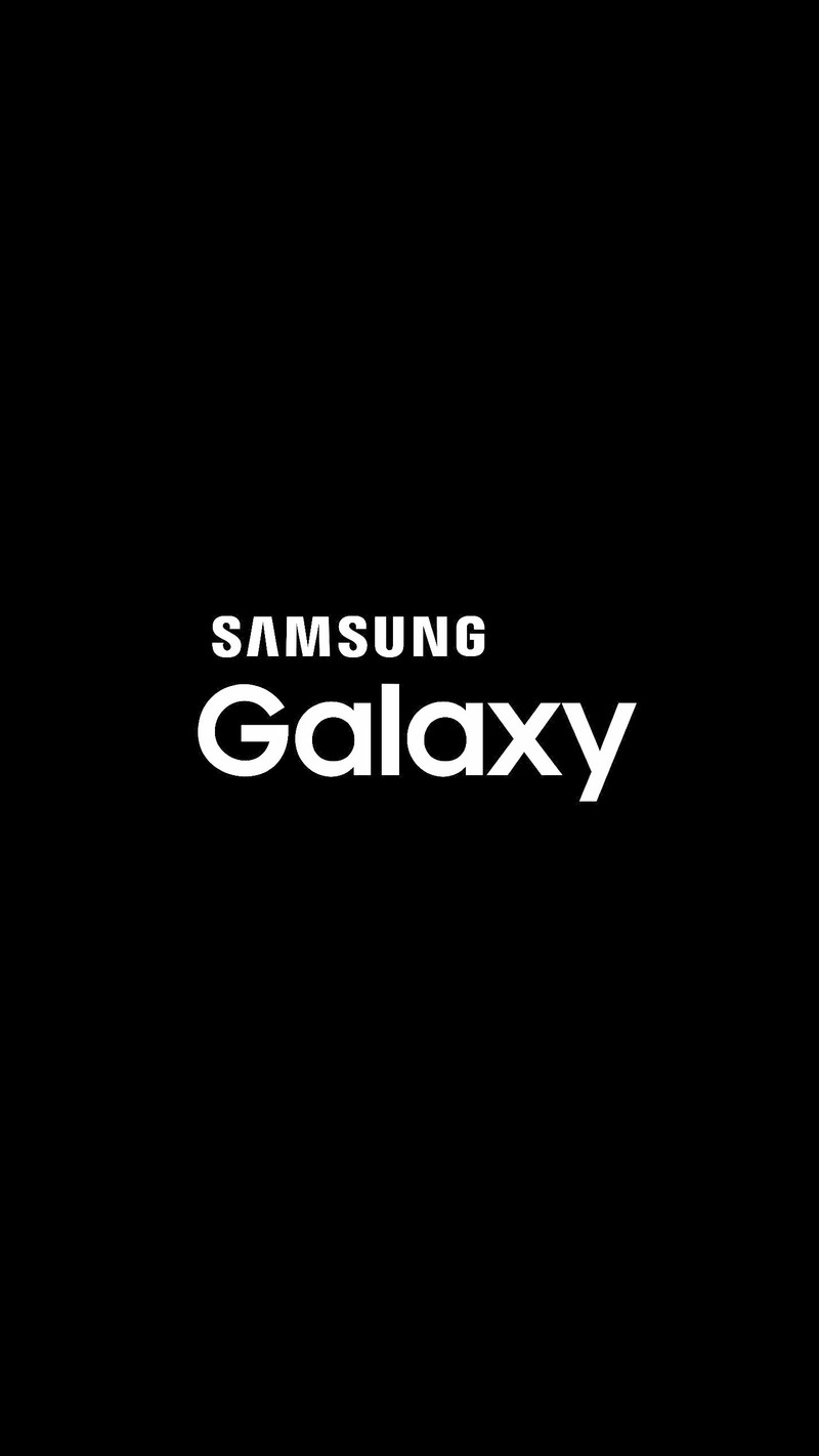 Крупный план черного телефона samsung с надписью "galaxy" (android, галактика, samsung)