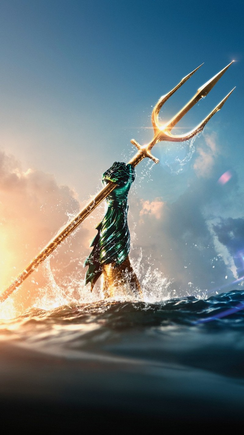 Мужчина в зеленом костюме держит копье в океане (aquaman, супергерой)