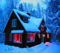 Cabane d'hiver confortable avec une lueur chaleureuse au milieu d'un paysage enneigé