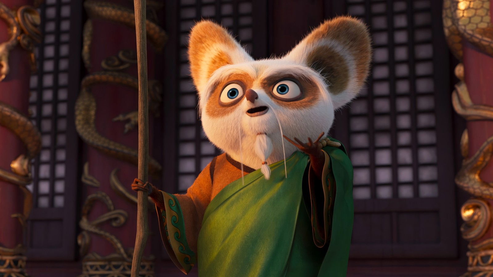 Un primer plano de un gato de dibujos animados sosteniendo un palo en una habitación (maestro shifu, kung fu panda 4, película)