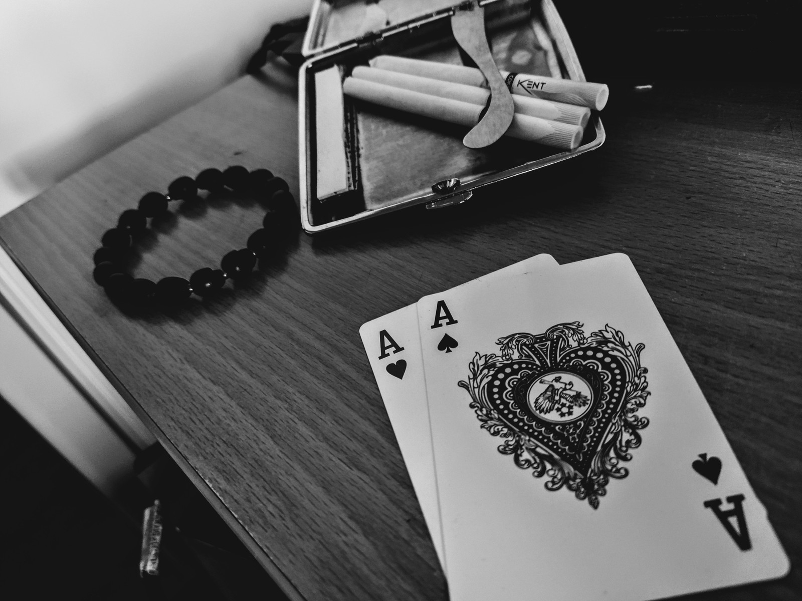 aces, beans, bracelet, cigars, gangster Download Wallpaper