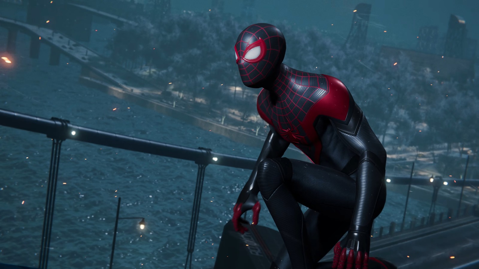 Spider-man en costume noir assis sur un rebord surplombant une ville (marvels spider man miles morales, ps5, playstation, jeu vidéo)