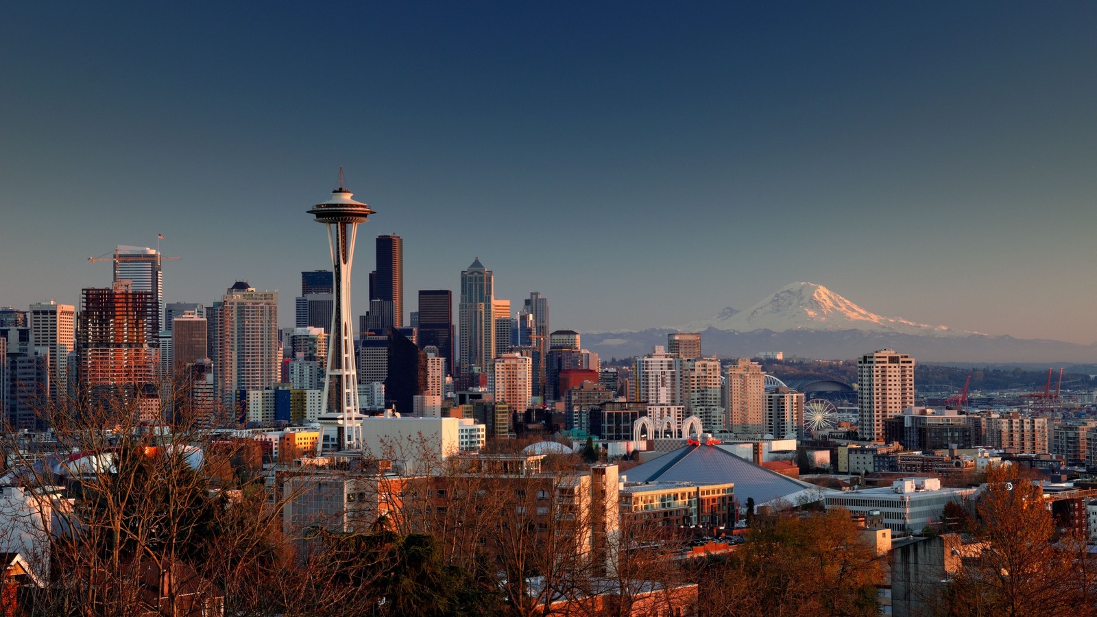 Uma vista do horizonte de seattle com o monte rainier ao fundo (seattle, cidade, paisagem urbana, área urbana, linha do horizonte)