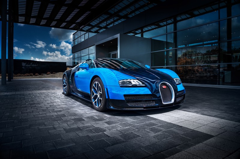 Синий bugatti припаркован перед зданием (бугатти вейрон гран спорт витесс, bugatti veyron grand sport vitesse, суперкары, машины, обои 4k)