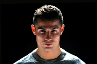 Portrait de Cristiano Ronaldo : Concentration intense et charisme athlétique