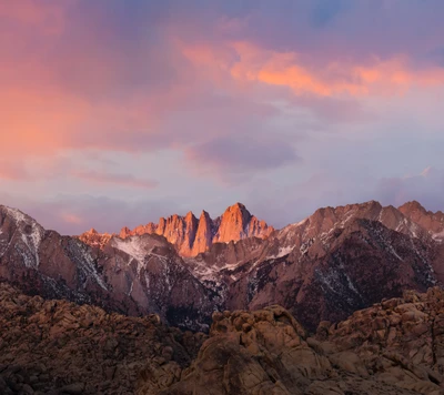 Majestätische Sierra-Berge bei Sonnenuntergang