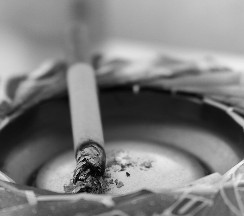 A close up of a cigarette in a cigarette ashtray (blackandwrhite, blancoynegro, cenicero, melancolia, tabaco)