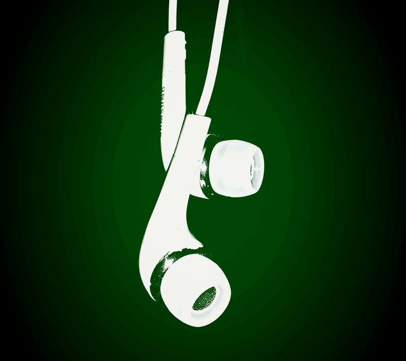 There is a pair of earphones that are on a green background (earphone, headphone, nirosha, phones, samsung)