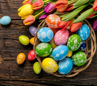 Oeufs de Pâques colorés entourés de tulipes lors d'une célébration printanière