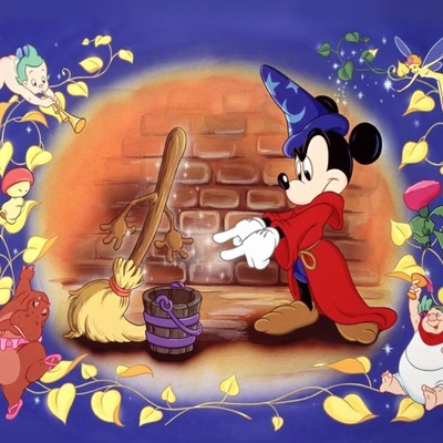 Mickey Mouse en tant qu'apprenti sorcier, entouré de personnages magiques et d'éléments enchanteurs.